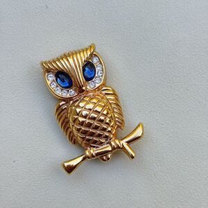 RARE! Krementz gold plated owl brooch blue crystal accents eyes vintage